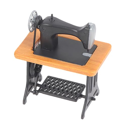 Miniatur-Nähmaschinen-Spielzeug, Schreibtisch-Mini-Nähmaschinen-Möbeldekoration, Maßstab 1:24, Vintage-Szenen-Requisiten, Einrichtungszubehör für Arbeitszimmer, Schlafzimmer, Wohnzimmer, Schlafsaal Miniatur-Nähmaschinen-Spielzeug, Schreibtisch-Mini-Nähmaschinen-Möbeldekoration, Maßstab 1:24, Vintage-Szenen-Requisiten, Einrichtungszubehör für Arbeitszimmer, Schlafzimmer, Wohnzimmer, Schlafsaal von Pomurom