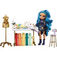 MGA 587514 Rainbow High Dream & Design Fashion Studio Playset + Skyler Doll von RAINBOW HIGH