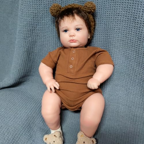 Lifelike Reborn Doll 55 cm Toy Birthday Gift,Handmade Reborn Baby Girl Unique Gift Babypuppe mit Bärenohren-Mütze, braunes Strickkleid, 22 Inch Stoffpuppe im Bärenoutfit braun, Reborn Baby Puppen von RUNGQIANY