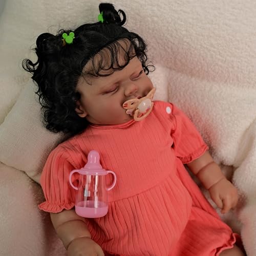 RXDOLL Realistische Reborn Baby Puppen 24 Inch 60 cm Afroamerikanischer Stoffkörper Schwarz Braun Haut Weiches Schlafmädchen Aussehen wie echtes Neugeborenes Baby Spielzeug für Alter 3+ von RXDOLL