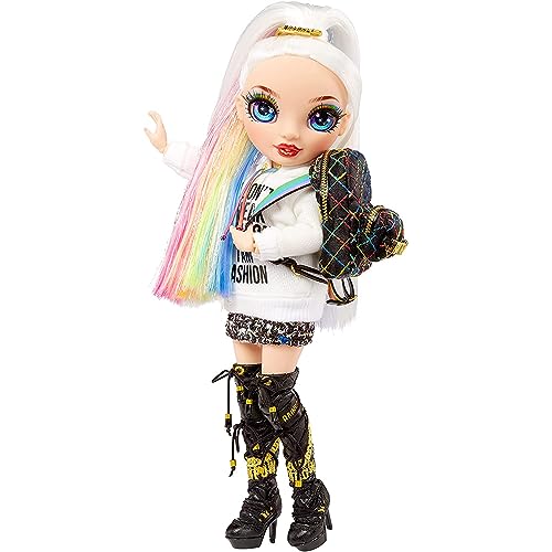 Rainbow High Junior High – AMAYA RAINE – 23 cm große Regenbogen-Modepuppe mit Outfit & Accessoires – Inklusive Stoffrucksack zum Öffnen und Schließen – Geschenk & Sammlerstück für Kinder ab 6 Jahren von Rainbow High