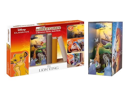 Revell Tiny Adventures Buchstütze König der Löwen I Disney 3D Holz Puzzle mit LED I Simba Szene als Miniatur-Book Nook für Bücherregal I Kreatives Geschenk für Kinder, Filmfans & Bastelbegeisterte Revell Tiny Adventures Buchstütze König der Löwen I Disney 3D Holz Puzzle mit LED I Simba Szene als Miniatur-Book Nook für Bücherregal I Kreatives Geschenk für Kinder, Filmfans & Bastelbegeisterte von Revell