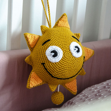 Sun with Music Box by Rito Krea - Häkelmuster mit Kit für Sonne zum Aufhängen 18 cm Sun with Music Box by Rito Krea - Häkelmuster mit Kit für Sonne zum Aufhängen 18 cm von Rito Krea