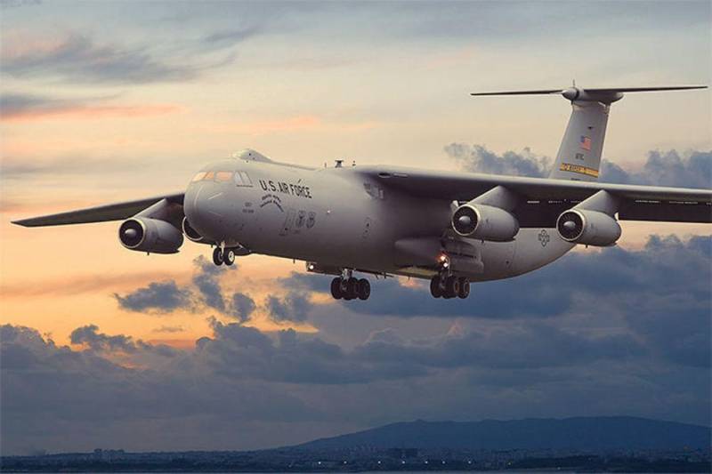 Lockheed C-141B Starlifter von Roden