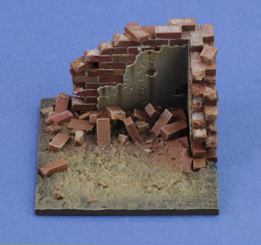 Base with ruined wall ï¿½cm4x4ï¿½  No.10 von Royal Model