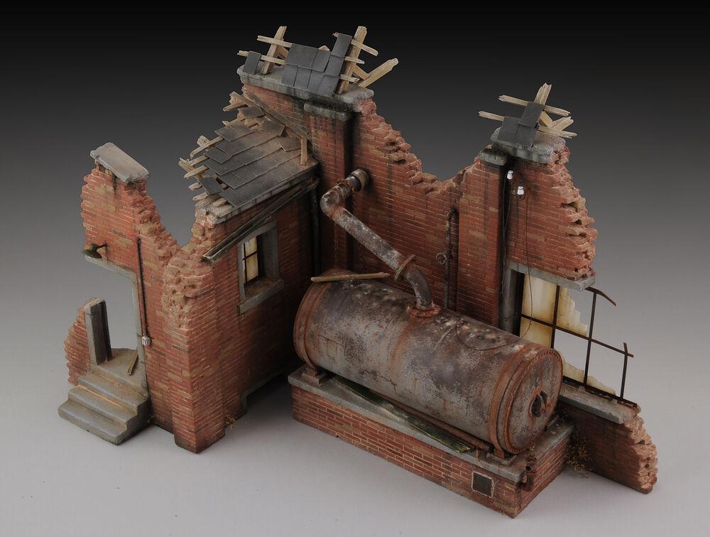 Factory ruin with steam boiler von Royal Model