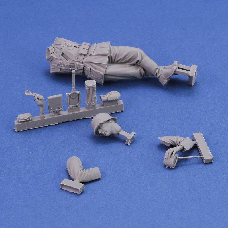 German soldier eating - WWII (75 mm) von Royal Model