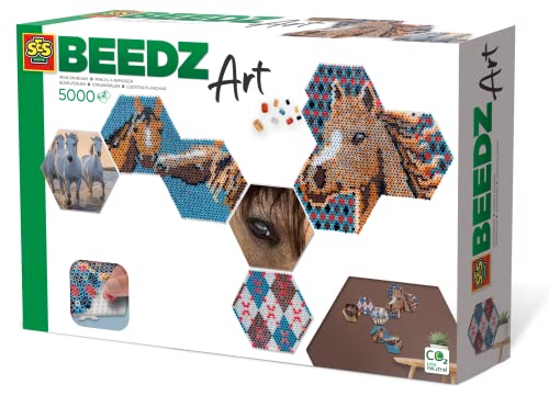 SES Creative 06023 Beedz Art - Hex Tiles Pferde Bügelperlen Set – 5000 Perlen, 3 Sechseckige Stiftplatten, Pferdemotive Kunstprojekt, Für Kinder ab 12 Jahren von SES Creative