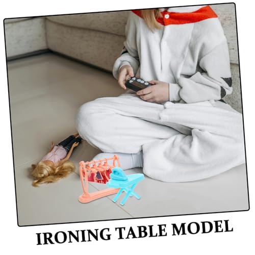 SOIMISS Miniatur Bügeleisen mit Mini Bügeltisch und Kleinem Kleiderständer Detailgetreues Puppenhaus Zubehör Lebensechte Miniatur Dekoration für Puppenhaus und Fotografie Kompakt und SOIMISS Miniatur Bügeleisen mit Mini Bügeltisch und Kleinem Kleiderständer Detailgetreues Puppenhaus Zubehör Lebensechte Miniatur Dekoration für Puppenhaus und Fotografie Kompakt und von SOIMISS