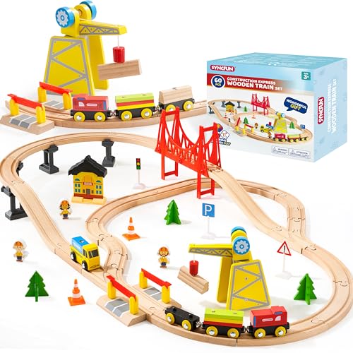 SYNCFUN 60-teiliges Montessori Holzeisenbahn Set Spielzeug ab 3 4 5 6 7 8 Jahren Kinder – BAU-Express, Ingenieureisenbahn mit Magnetkran, Zügen und Zubehör, Geschenk für Jungen und Mädchen von SYNCFUN