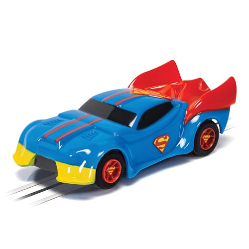 Micro Scalextric Cars – Justice League Superman – Spielzeug-Schlitzauto zur Verwendung Rennstrecken oder -Sets – Geschenkideen für kleine Kinder für Jungen/Mädchen ab 4 Jahren von Scalextric