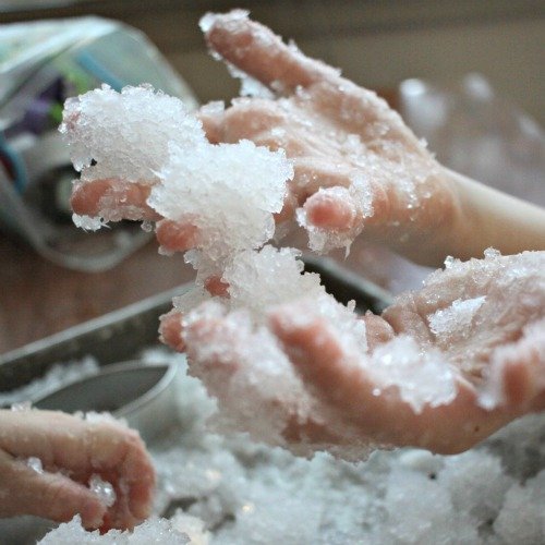 Sensory Science for Kids Play with 0.5 kg of Super Absorbent Diaper Polymer (0.9 kg (2 Jars)) von Science Gone Fun