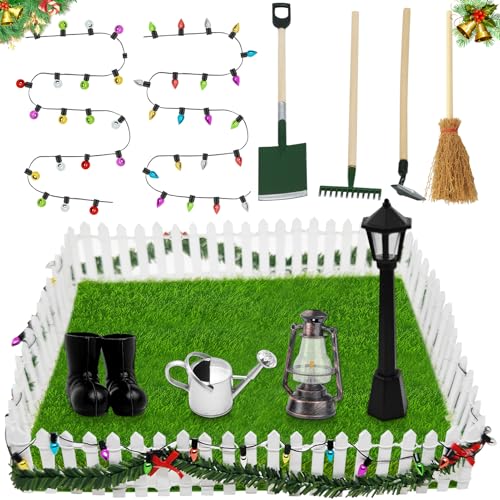 Shinybox Miniatur Zubehör, 12 Stück Miniatur Deko Puppenhaus Zubehör mit Zaun, Lampe, Gras, Gartengeräte, Besen, Wasserflaschen, Schuhe, Öllampen, Straßenlampen, DIY Dekor Geschenk für Puppenhaus von Shinybox