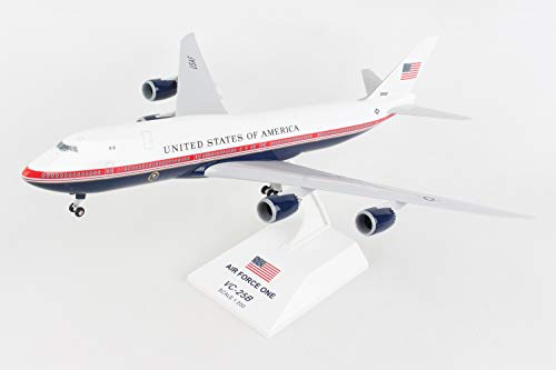 SKR1076 Boeing 747-8 (VC-25b) Air Force One New Livery Scale 1/200 w/Gear von Skymarks