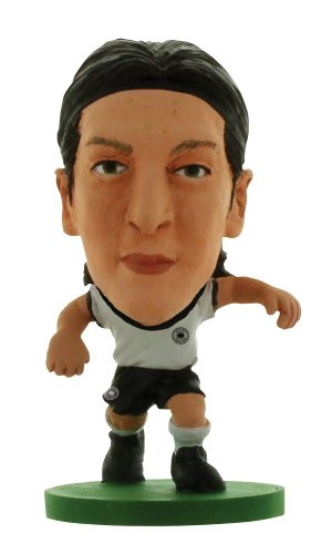 SoccerStarz SOC592 - Deutsch Nationalmannschaft Mesut Ozil, Heimtrikot von SoccerStarz