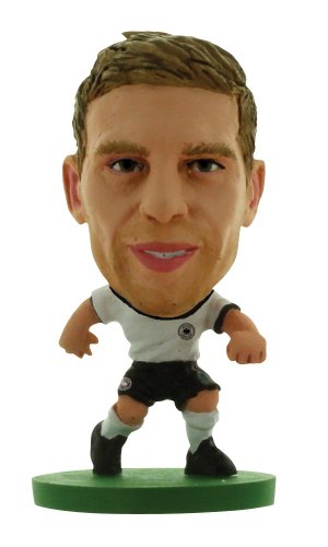 SoccerStarz SOC593 - Deutsch Nationalmannschaft Per Mertesacker - Heimtrikot von SoccerStarz