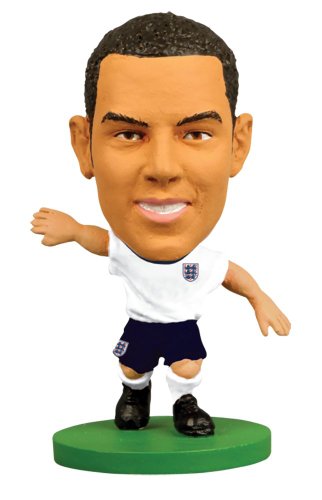 SoccerStarz SOC630 - England Fußballmannschaft Theo Walcott - Heimtrikot von SoccerStarz