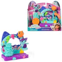 Gabby’s Dollhouse: Der Film - Balkon-Spielset Merkätzchens Aquarium, 7-teiliges Set mit Katzenfigur und Puppenhaus Zubehörteilen Gabby’s Dollhouse: Der Film - Balkon-Spielset Merkätzchens Aquarium, 7-teiliges Set mit Katzenfigur und Puppenhaus Zubehörteilen von Spin Master International S.a.r.l.