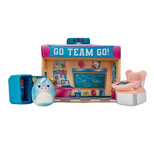 Squishville SQM0325 Schule, superweiches Spielset mit 5cm Mini-Squishmallows Plüschfigur und Zubehör, Mehrfarbig von Squishville