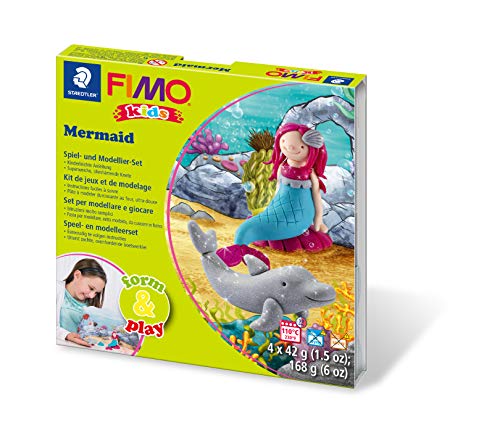 Staedtler 8034 12 LY Fimo kids form&play Set Mermaid (superweiche, ofenhärtende Knete, kinderleichte Anleitung, wiederverschließbare Box, Set mit 4 Fimo Blöcken, 1 Modellierstab und 1 Spielkulisse) von Staedtler