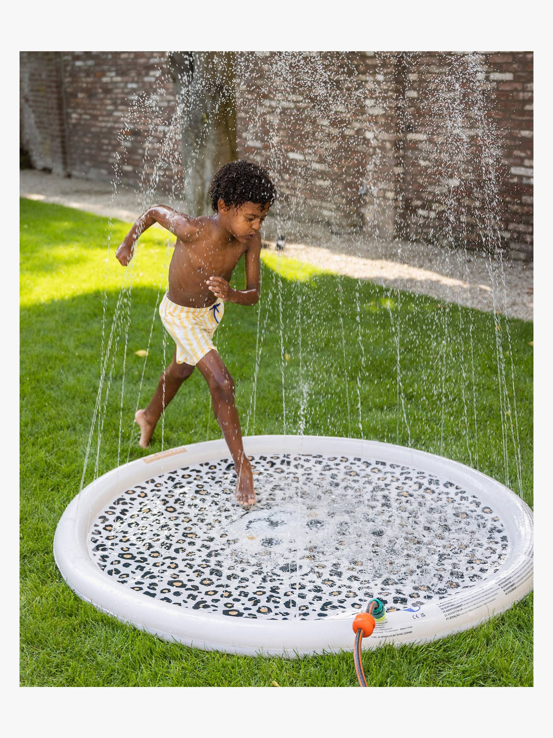 Swim Essentials Sprinkler Spielteppich, Safari Chique Beige Swim Essentials Sprinkler Spielteppich, Safari Chique Beige von Swim Essentials