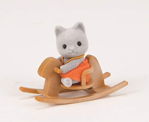 Sylvanian Families 5135 Katze grau Baby mit Schaukelpferd, Mehrfarbig von Sylvanian Families