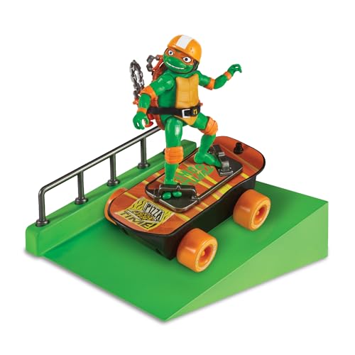 TORTUGAS NINJA Michelangelo Motorisiertes Skateboard, 10 Tricks für den Tretroller, Rampe und bewegliche Actionfigur, 12 cm, aus dem Film Chaos Mutant, Jungen und Mädchen + 4 Jahre von TORTUGAS NINJA