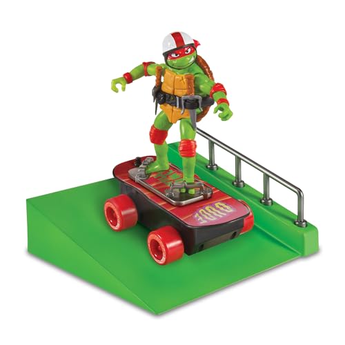 TORTUGAS NINJA Raphael Motorisiertes Skateboard, 10 Tricks für den Tretroller, Rampe und bewegliche Actionfigur, 12 cm, aus dem Film Chaos Mutant, Jungen und Mädchen + 4 Jahre von TORTUGAS NINJA