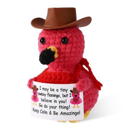 TOYMIS Gehäkelter Flamingo, 9 x 7 x 6 cm Süße Gestrickte Western Cowboy Flamingo Puppe mit Inspirierender Karte Lustiges Positives Handgemachtes Häkelgeschenk für Männer Frauen und Freunde TOYMIS Gehäkelter Flamingo, 9 x 7 x 6 cm Süße Gestrickte Western Cowboy Flamingo Puppe mit Inspirierender Karte Lustiges Positives Handgemachtes Häkelgeschenk für Männer Frauen und Freunde von TOYMIS