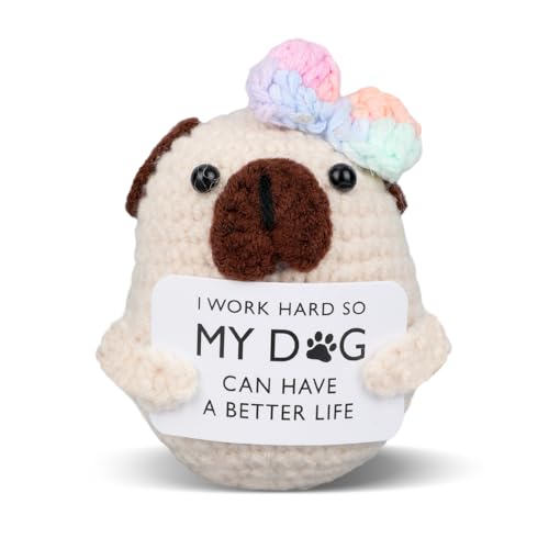 TOYMIS Mops Gehäkelt, Positives Handgemachtes Emotionales Gestricktes Hundespielzeug mit Inspirierender Karte Gehäkelte Welpenpuppe für Kollegen Studenten Tierliebhaber Tischdekoration TOYMIS Mops Gehäkelt, Positives Handgemachtes Emotionales Gestricktes Hundespielzeug mit Inspirierender Karte Gehäkelte Welpenpuppe für Kollegen Studenten Tierliebhaber Tischdekoration von TOYMIS