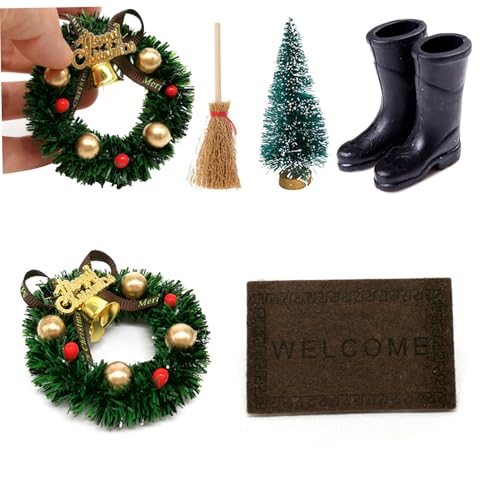 Tadoiooy Weihnachtspuppenhauszubehör 5pcs Weihnachtsminiatur -Ornamente Kit mit Mini -Girlande, Besen, Stiefel, Türmatte und Weihnachtsbaum für Miniatur -Weihnachtsdekoration von Tadoiooy