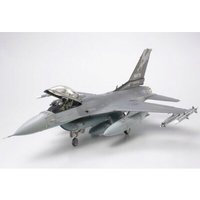 TAMIYA 300061101 1:48 Lockheed Martin F-16C Bl von Tamiya