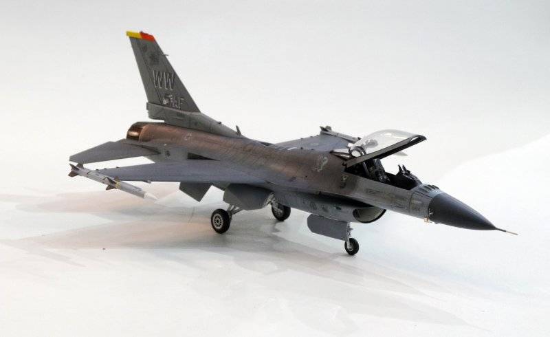 US F-16CJ Fighting Falcon von Tamiya