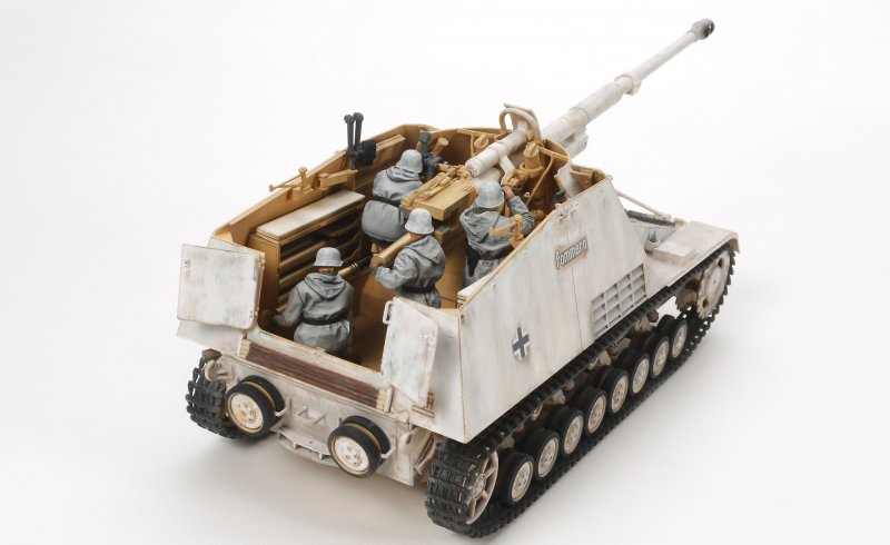 WWII Deutscher Panzerjäger Nashorn (4 Figuren) von Tamiya