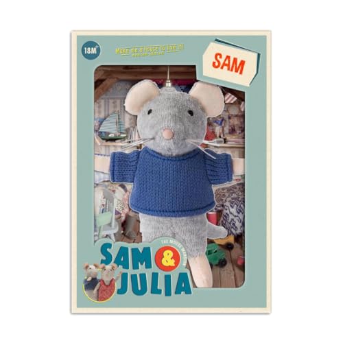 The Mouse Mansion Sam & Julia - Kuscheltier Maus Sam – das Original aus der beliebten Kinderbuch-Reihe – 1/12 Größe für Standard-Puppenhaus – enthält: 1 Stofftier Maus 12cm – für Kinder jeden Alters von The Mouse Mansion