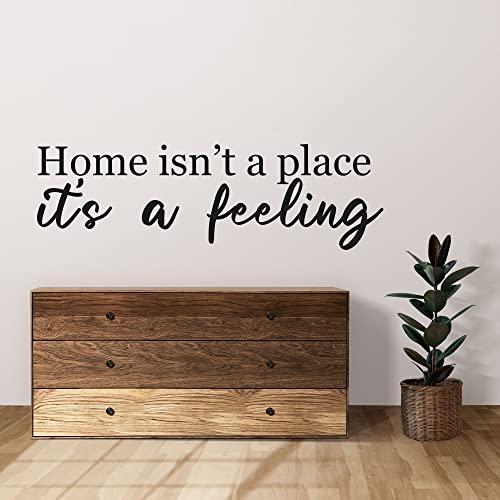 Wandaufkleber aus Vinyl – Home Isn't a Place It's a Feeling – Raumdekoration – Zitate für Ihre Wand – Flur Wand Zitate Trimmings – Schwarz – Größe XL – WS16 von Tongue in Peach