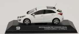 Triple9 Hyundai i30 5-Türer 2013 Weiss Modellauto 43037 1:43 Triple9 Hyundai i30 5-Türer 2013 Weiss Modellauto 43037 1:43 von Triple9