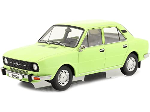 Triple9 Skoda 105 L 1976 hellgrün Modellauto 1:18 von Triple9