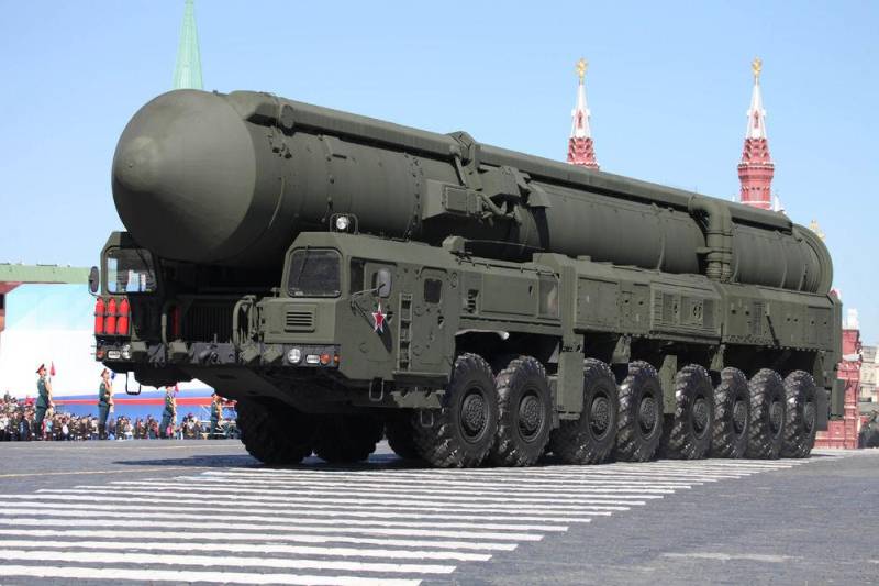 15U175 TEL of RS-12M1 Topol-M ICBM complex von Trumpeter