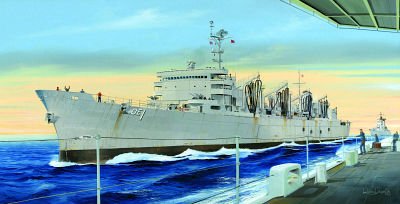 AOE Fast Combat Support Ship USS Sacram. von Trumpeter