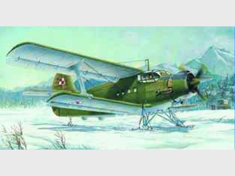 Antonov An-2M Colt mit Kufen von Trumpeter