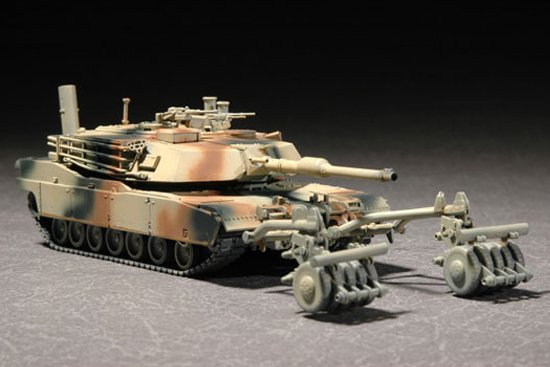 M1A1 with Mine Roller Set von Trumpeter