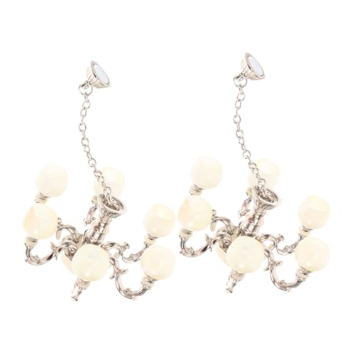 UPKOCH 2 Stück Miniatur Puppenhaus Deckenlampen aus Realistische Hängende Beleuchtung in Silber Detailgetreue Vintage Mini DIY Lampen für Puppenhaus Dekoration und Bastelprojekte UPKOCH 2 Stück Miniatur Puppenhaus Deckenlampen aus Realistische Hängende Beleuchtung in Silber Detailgetreue Vintage Mini DIY Lampen für Puppenhaus Dekoration und Bastelprojekte von UPKOCH