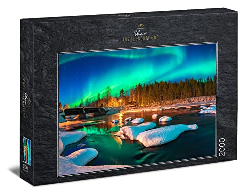 Ulmer Puzzleschmiede - Puzzle „Einsame Lichter“ - 2000 Teile Puzzle – Winterliche skandinavische Landschaft in der Nacht - Polarlichter über Einer einsamen Hütte am Rande der Arktis von Ulmer Puzzleschmiede