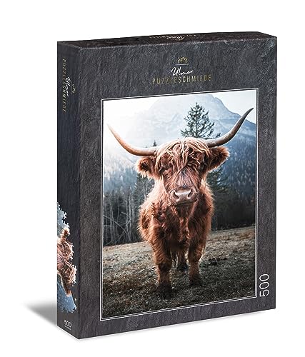 Ulmer Puzzleschmiede - Tier-Puzzle „Hochland“– Klassisches 500 Teile Puzzle – Puzzlemotiv vom kraftvollen Hochland-Rind auf der Kuh-Weide vor frostiger Alpen-Kulisse von Ulmer Puzzleschmiede