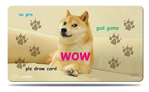 Ultra PRO Doge Spielmatte – Offizielle Meme Playmat – ca. 61 x 34 cm – rutschfeste TCG Unterlage mit Stoffoberfläche – Perfekt als Spielmatte oder großes Mauspad für Büro & Gaming Ultra PRO Doge Spielmatte – Offizielle Meme Playmat – ca. 61 x 34 cm – rutschfeste TCG Unterlage mit Stoffoberfläche – Perfekt als Spielmatte oder großes Mauspad für Büro & Gaming von Ultra Pro