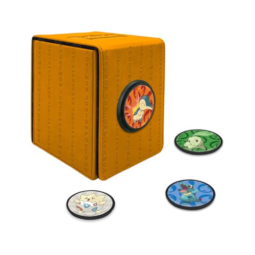 Ultra Pro - Pokemon Alcove Click Johto: Store 100 Double-Sleeve Cards with 4 Themed Badges of Cyndaquil, Totodile, Chikorita and Togepi. Customize with 3.8 cm Diameter Badges for a Unique Touch von Ultra Pro