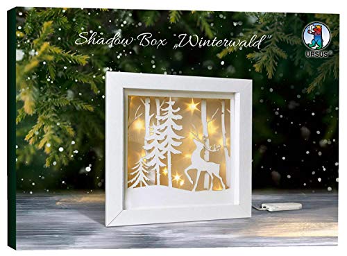 Ursus 21510001F - Shadow Boxes Winterwald, ca. 19 x 19 x 4 cm, Bastelset mit 3 Blatt Bastelkarton, 3D-Stern Effektfolie, LED Mikro Lichterkette, Klebeband, inklusive Bastelanleitung, weiß von Ursus