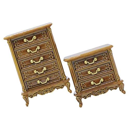 VANZACK 2 Stück Maßstab Retro Mini Kommoden aus Kunststoff Praktisches Zubehör für Tiny House Dekoration Eleganter Beistelltisch für Mini Schlafzimmer DIY Miniaturmöbel VANZACK 2 Stück Maßstab Retro Mini Kommoden aus Kunststoff Praktisches Zubehör für Tiny House Dekoration Eleganter Beistelltisch für Mini Schlafzimmer DIY Miniaturmöbel von VANZACK