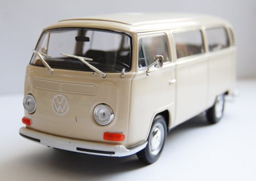 Modellauto VW T2 Bus, creme, Bj. 1972, Maßstab 1:24 von VW